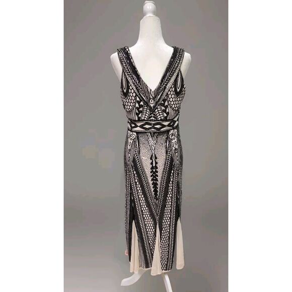 R & M RichardsWomen's Sequin Embellished Sleeveless GownSize 14 Black Beige - Picture 6 of 15